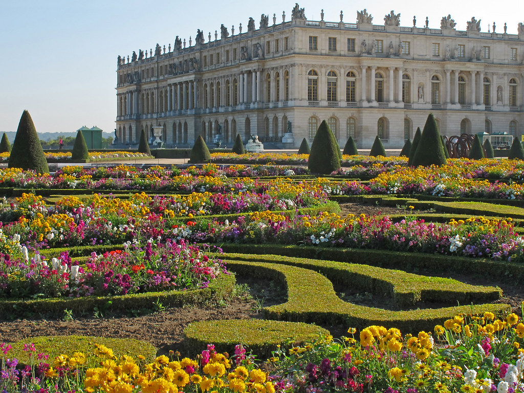 Versailles: Château and City