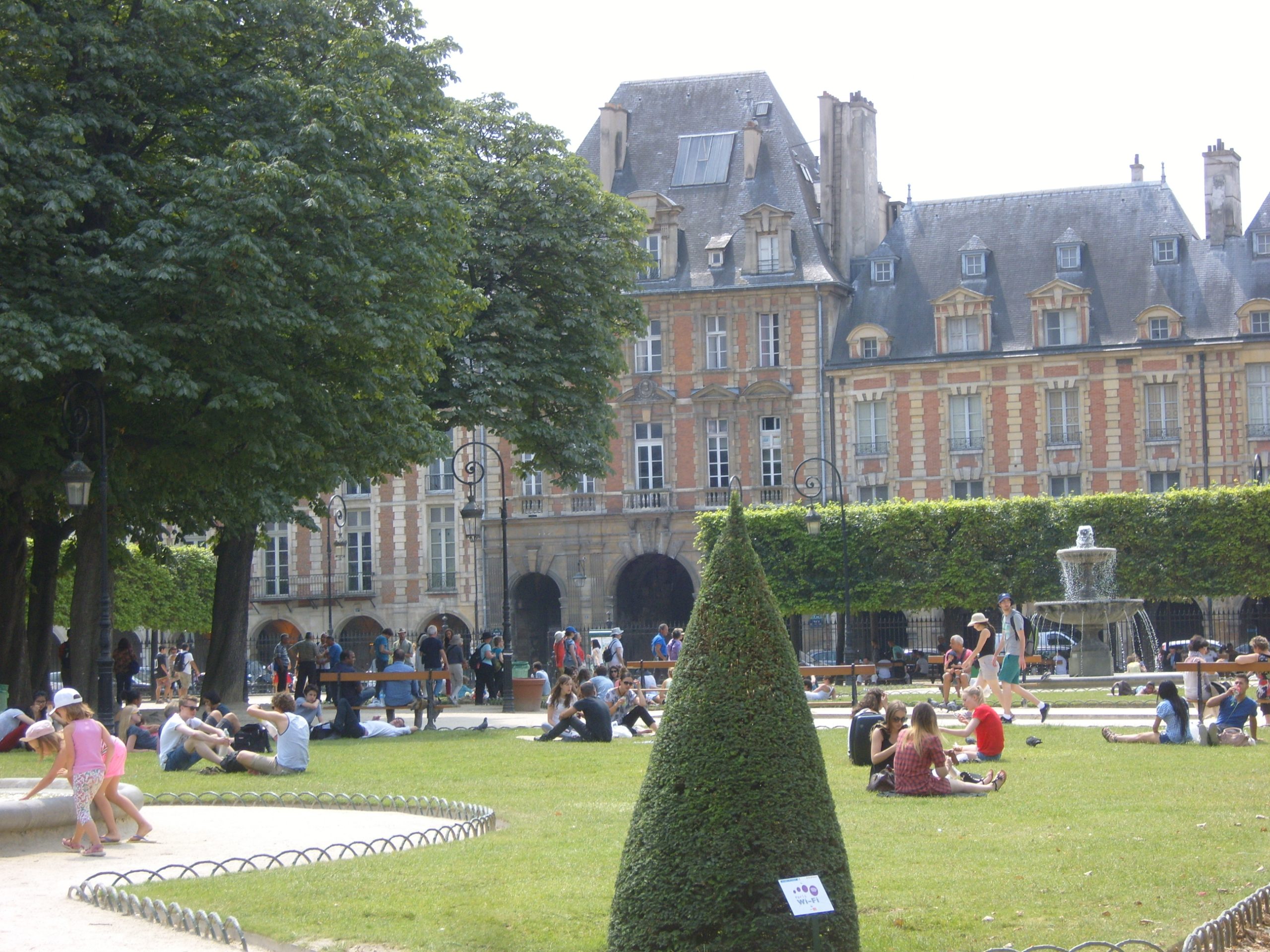 Le Marais: A Must-Visit in Paris » Oliver's France