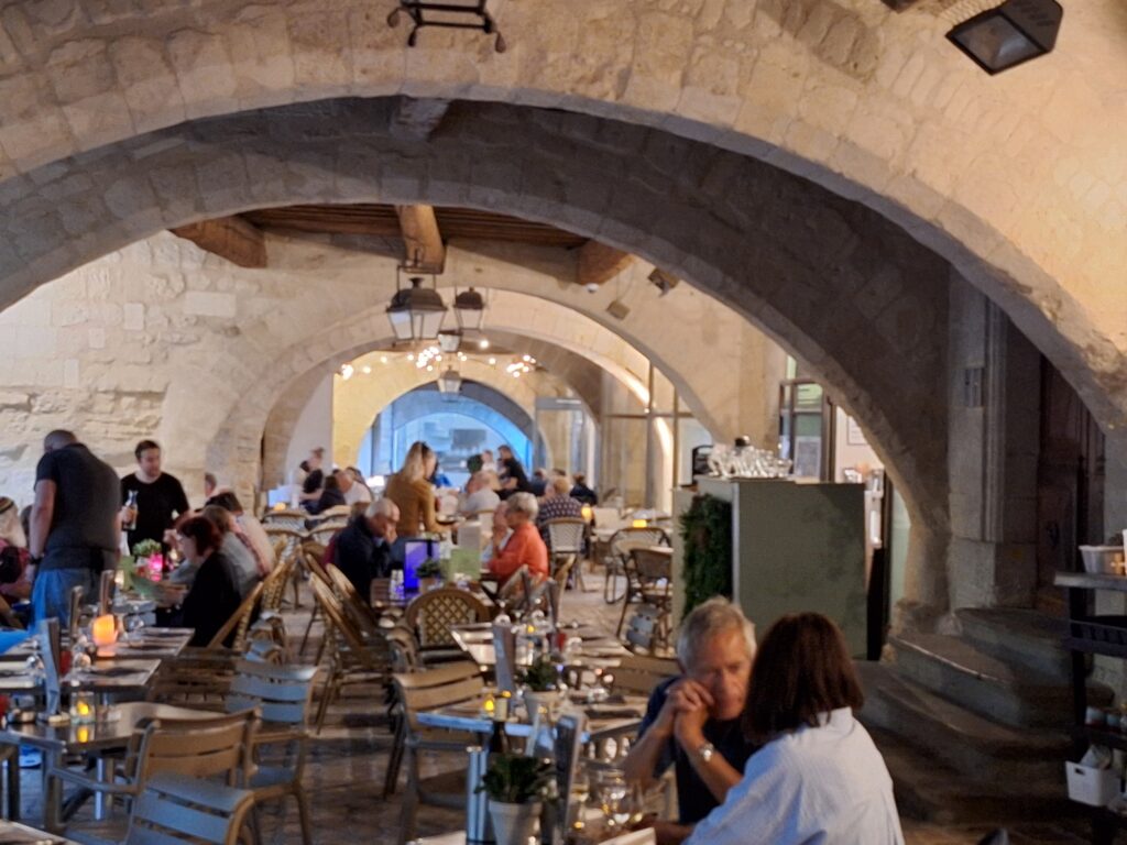 French etiquette is important in a restaurant setting